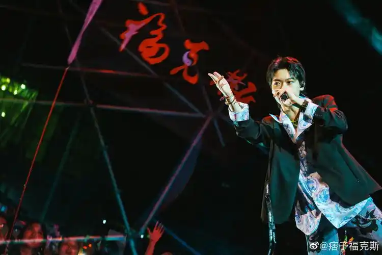 几个月前,《中国新说唱》2019 开播,福克斯火的一发不可收拾.