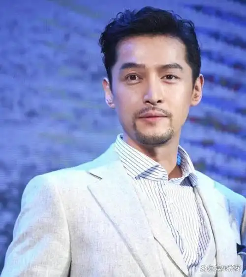 男星留胡子好像整容,陈柏霖更具男人魅力,陈晓看着稳重,博学