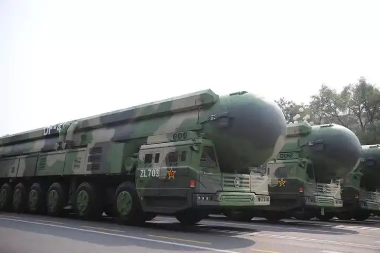 东风-41核导弹方队(杨宸琇 摄)