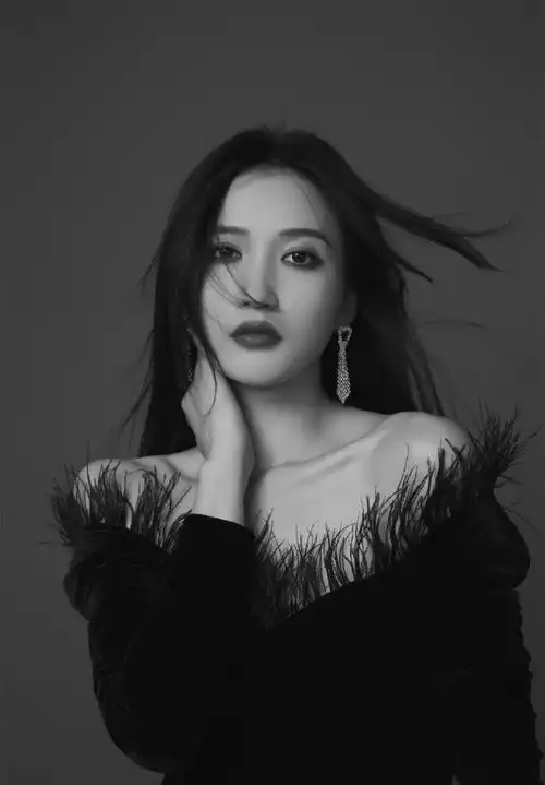 吴哲晗御姐风大片