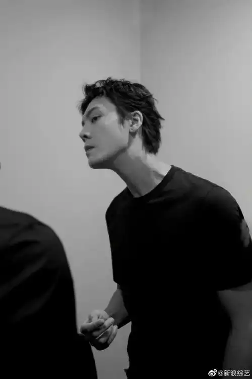 陈伟霆侧颜##陈伟霆分享侧颜照