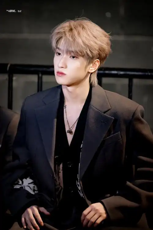 严浩翔微博音乐盛典白金发色造型##严浩翔 金发