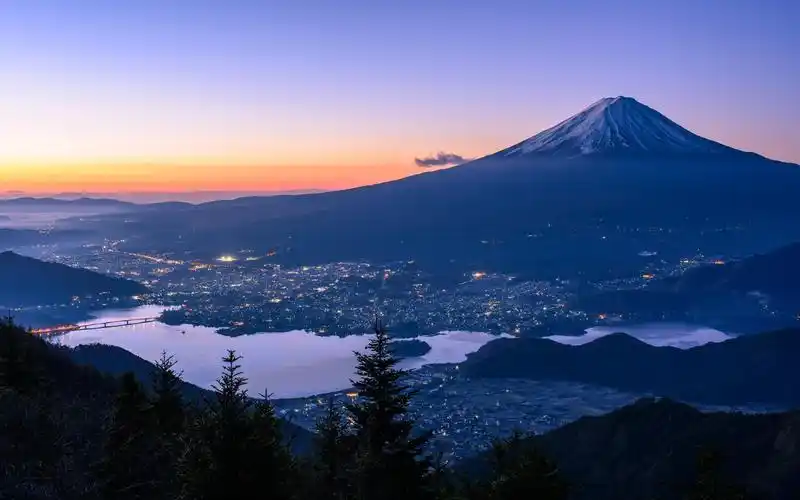 壁纸 富士山,日本,城市,河流,黄昏