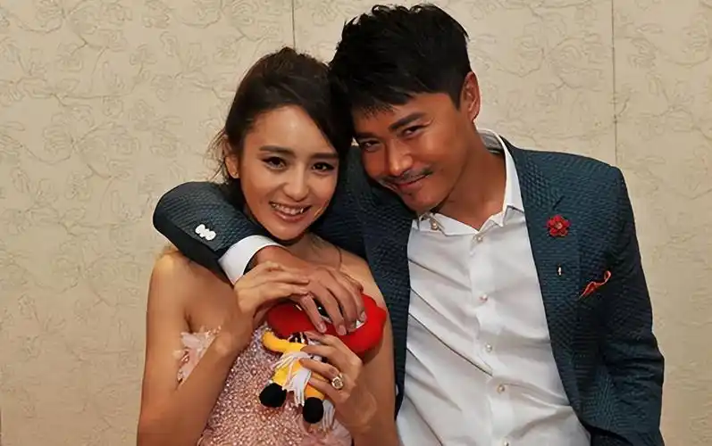 陈思诚满足佟丽娅把双方父亲接过来,他要满足佟丽娅中式婚礼的愿望.