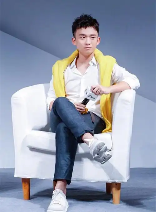 迪丽热巴和董子健站在一起这真实身高被看出来了