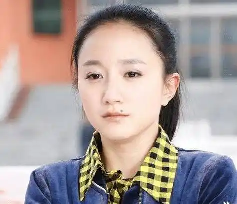 原创凭一颗痣成名是黄轩的初恋女友如今点掉痣后成这样