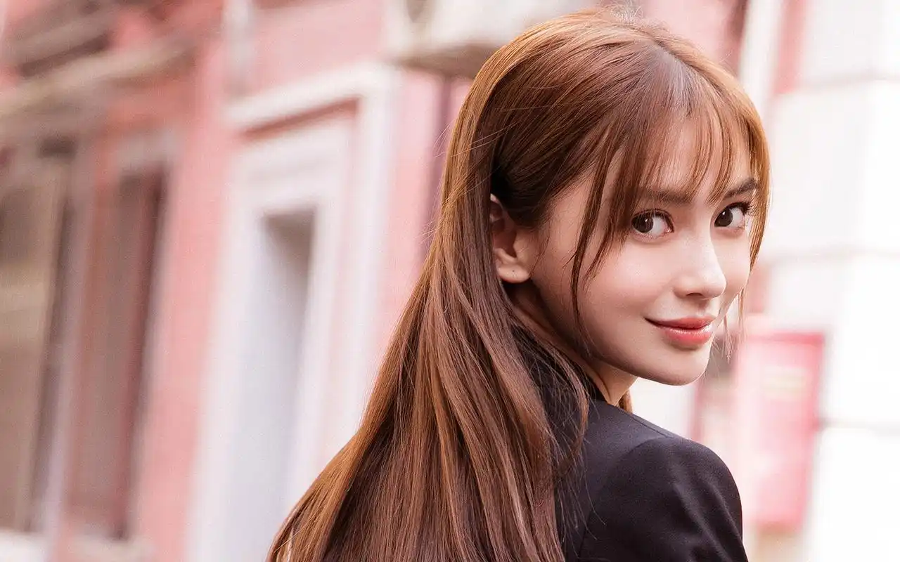 angelababy最新高清桌面壁纸图片,分辨率:1920x1200