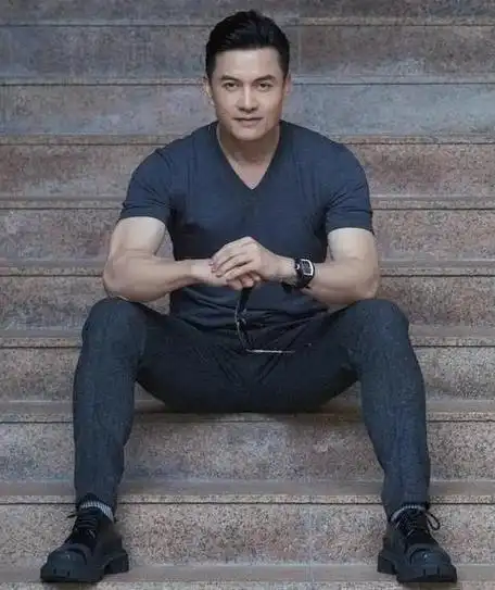 给老人送温暖,却被一个老人称作"小伙子",尽管当时的吕良伟已经63岁了