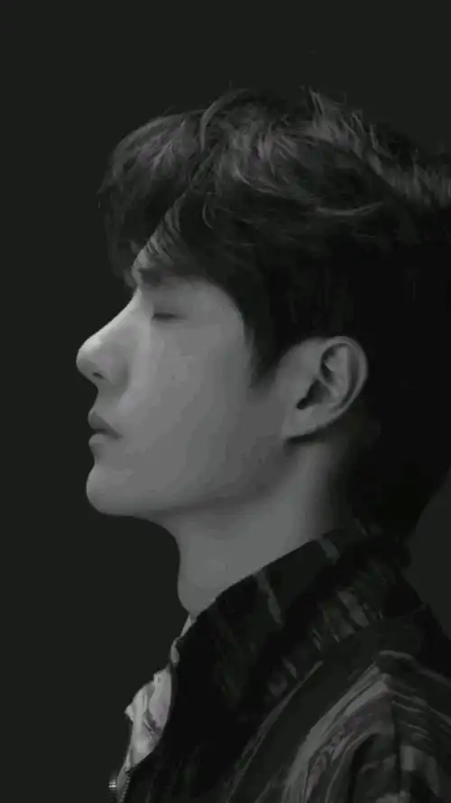 王一博的侧颜杀!