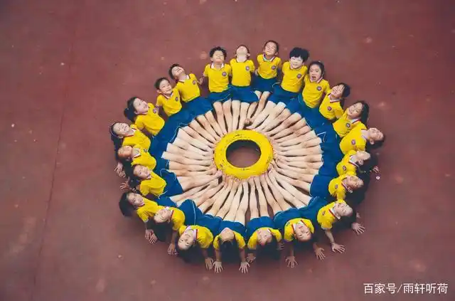 幼儿园毕业照,到底是选择创意摆拍还是标准照,这里给你答案