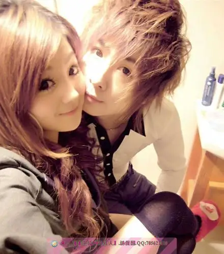 这对非主流情侣叫什么,他们拍了一些图片,那男的很帅叫什么.