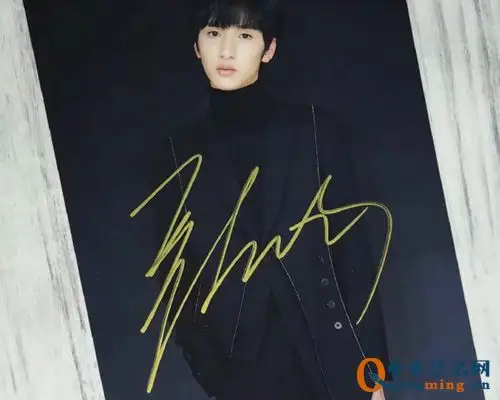 严浩翔签名欣赏,粉丝一般叫tf家族严浩翔什么?