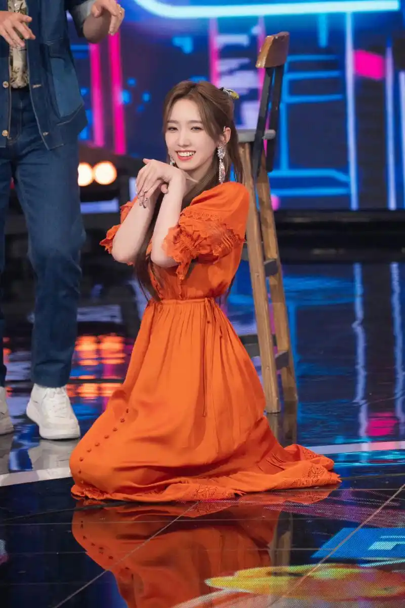 孟美岐  光脚丫