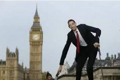 现在世界上最高的人是苏丹克森吉尼斯纪录世界第一高人高达2465