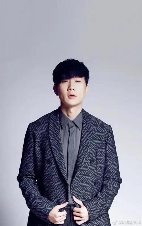 为了能看到林俊杰的演唱会粉丝也是拼尽全力了哈哈哈哈哈