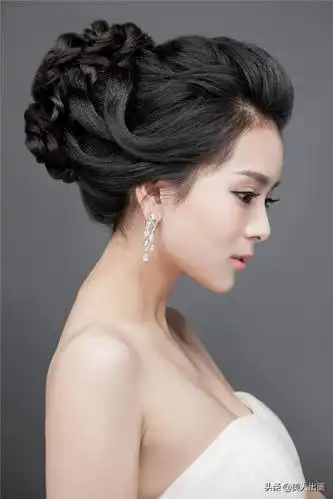 低垂松髻优雅轻盈的欧式新娘盘发