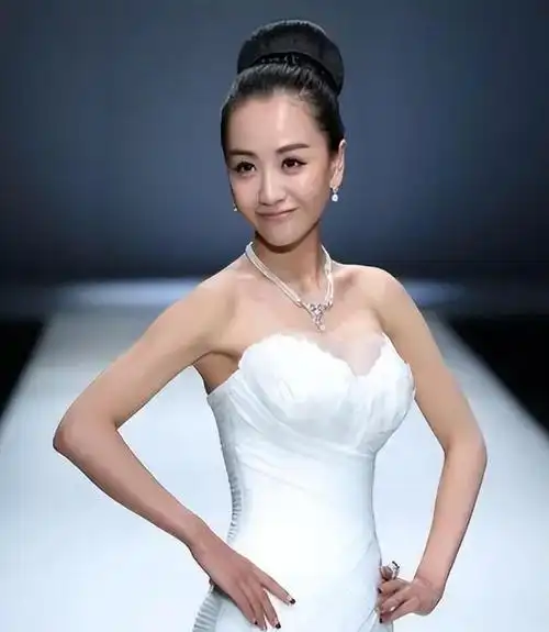 身高不够身材来凑杨蓉的身材就是她最犀利的武器