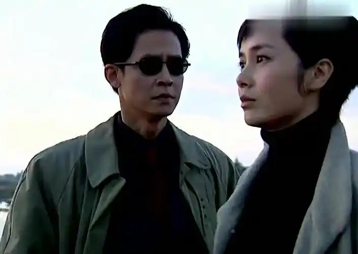 黑冰:汪静雯向郭小鹏说起了自己的过去,而两人却要从此分开