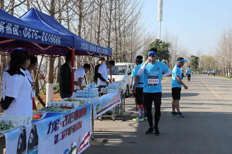写美篇马拉松补给点是跑者的加油站,是能量保障站