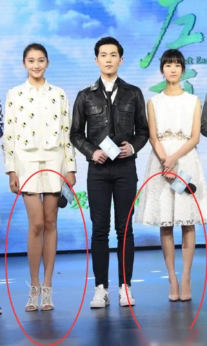 有一种同框叫关晓彤陈都灵看到腿围对比我没有眼花