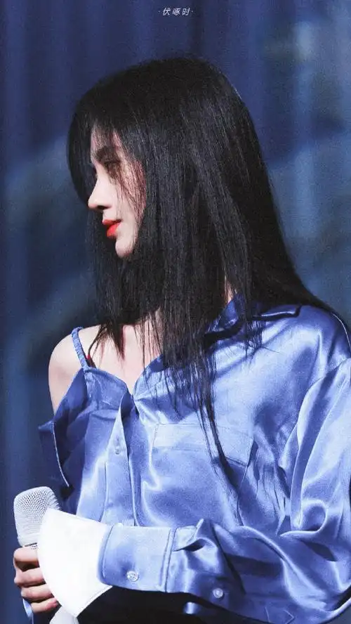 鞠婧祎芒果年货节彩排照