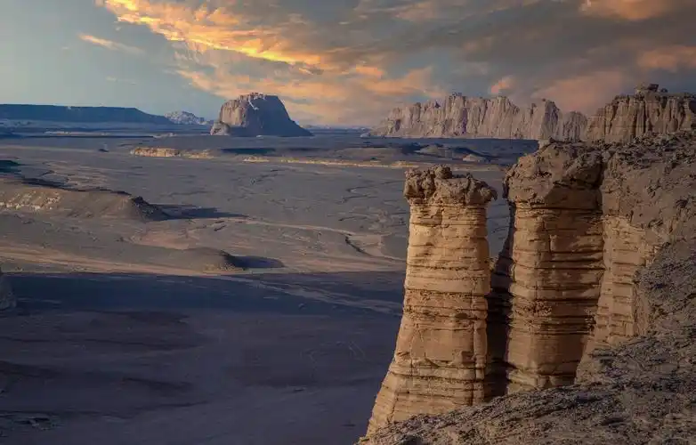 新疆罗布泊无人区风光