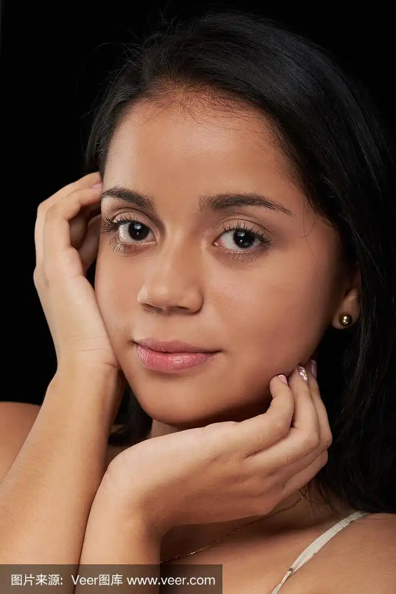 漂亮的黑皮肤女孩