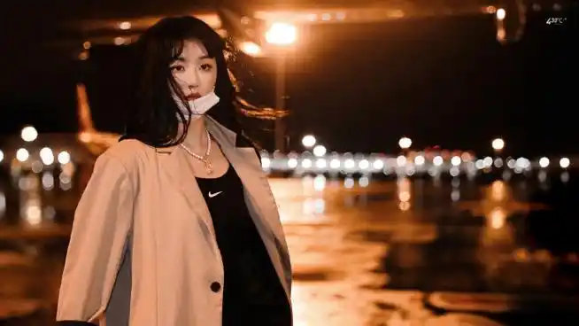 孔雪儿丝巾抹胸