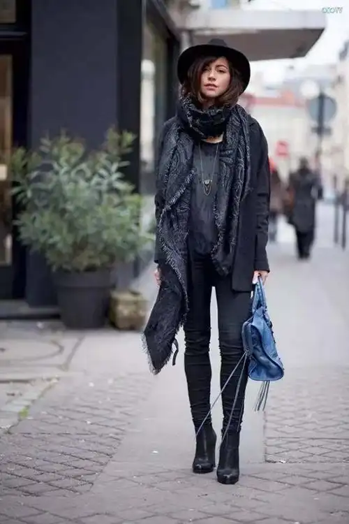 黑色爵士帽 灰白外套,气场十足!