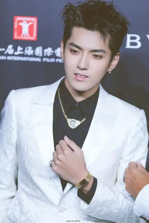 被锤到不敢还手的吴亦凡这一次为什么还有些心疼