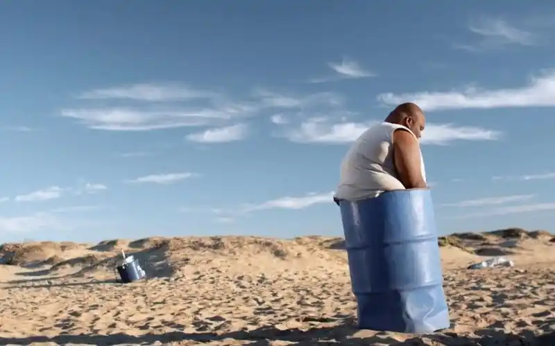 沙滩下面藏着怪物《沙子怪物》只要接触就会被瞬间吞噬.