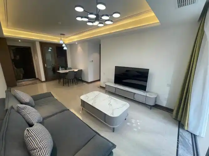 精装修三室两厅两卫西湖区6号线地铁口