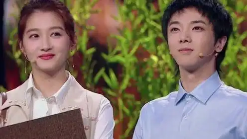 华晨宇当众抛"亲吻"给关晓彤,网友不淡定了:是要挖墙脚?