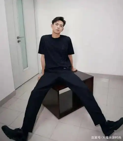 看李现,如何让黑色更高级!
