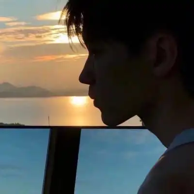 ins风真人男头像帅气冷漠帅的让人不敢靠近