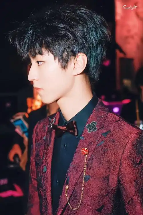 成为亚洲唯一一位登上四大时装周领开领闭的男星王俊凯,即将以