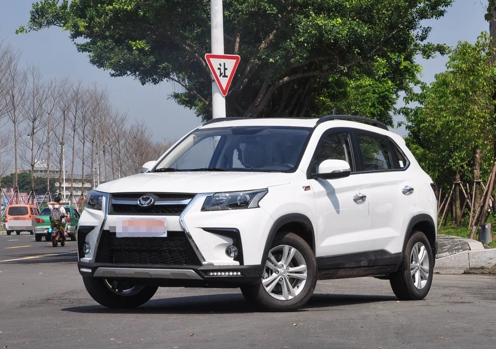 北汽幻速s5-豪华型炫酷的设计风格,看起来很有气场