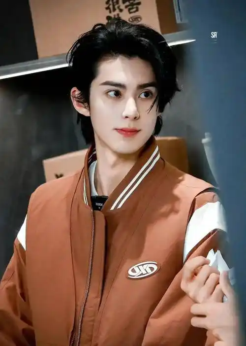 金世佳劈腿李沁王鹤棣挤走易烊千玺迪丽热巴和鹿晗在一