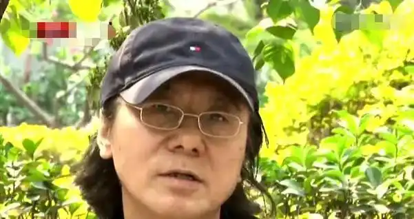 刘敏涛因一根冰激凌与前夫离婚,8年后被拍到与新男友热吻