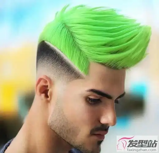 男生发型不走寻常路 潮发色 个性雕刻帅炸了_发型站_最新流行发型设计