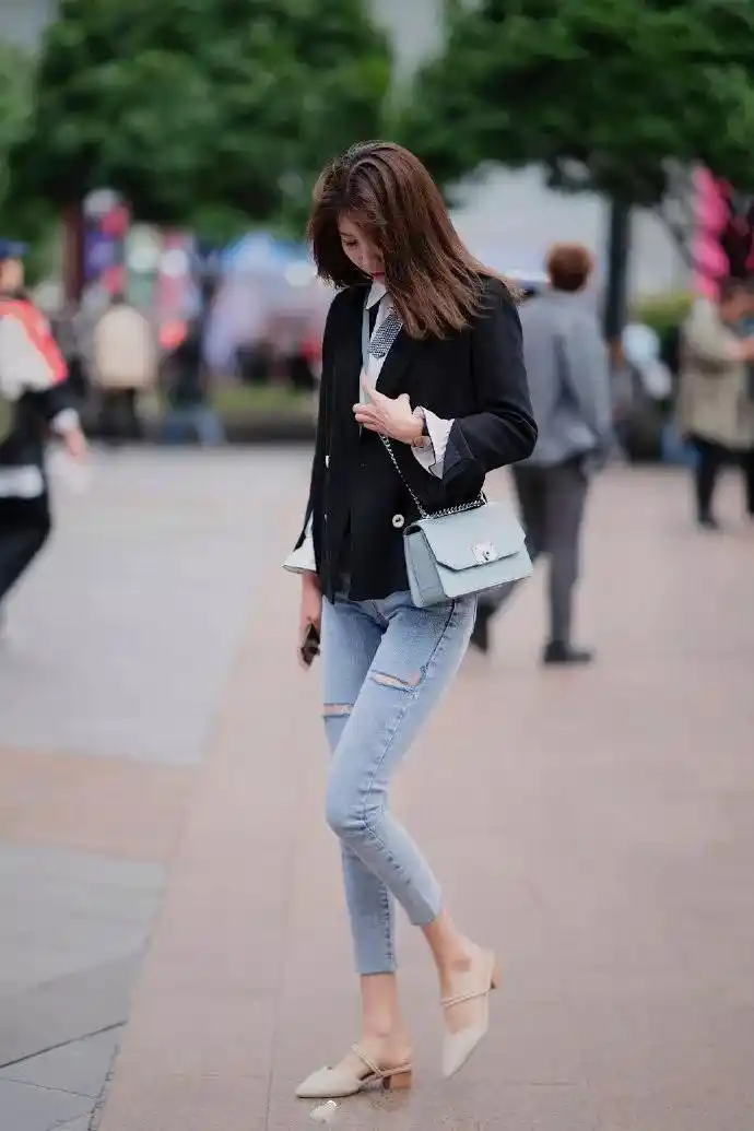 原创高跟鞋搭配短裤简约时尚又魅力