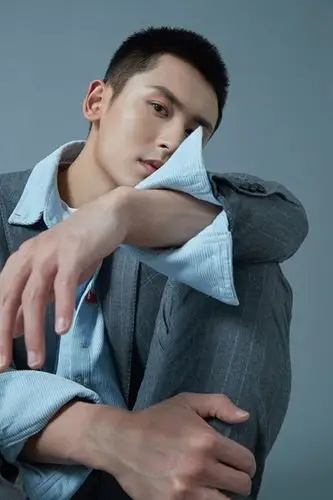 张哲瀚最新ep《光》即将上线 同名首唱会同步开唱