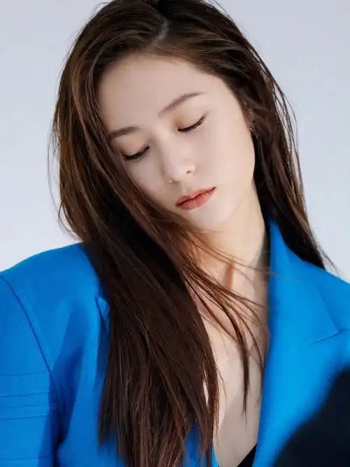 220305hent更新郑秀晶照片