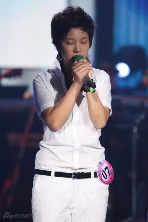 李霄云唱《最长的电影》新浪娱乐讯 6月17日晚,2009快乐女声全国20强