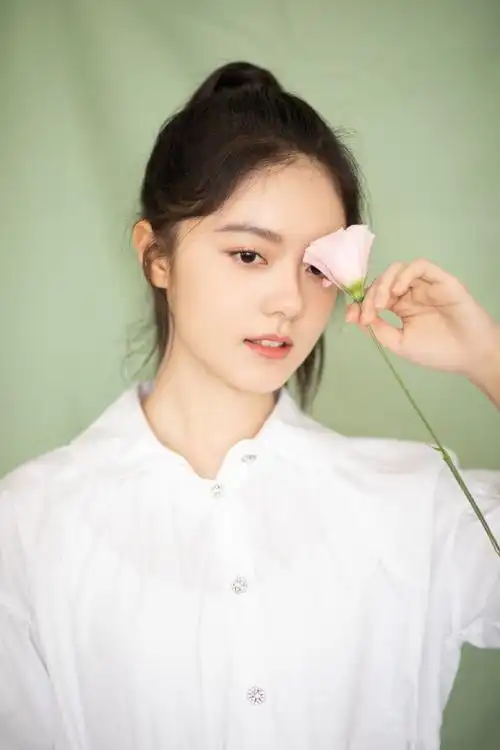 赵今麦白衬衫清爽写真图片