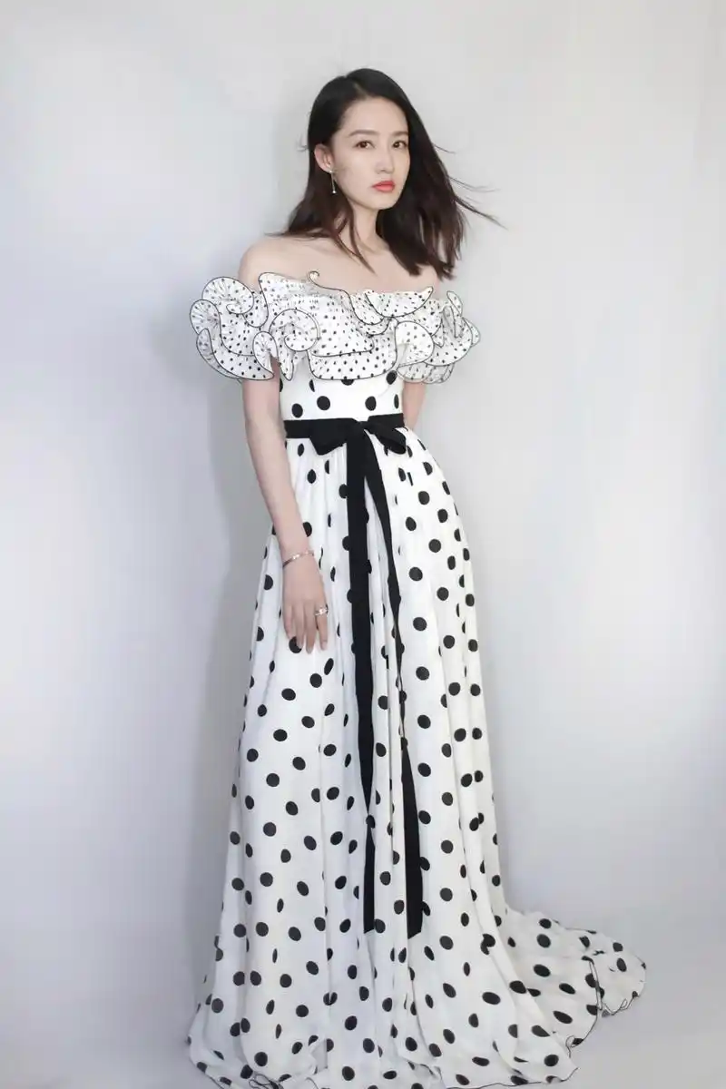 锐意进取的小花旦李沁,用什么来让造型"沁"上添花?