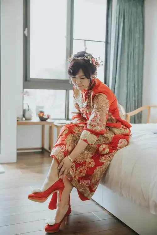 【yr花嫁婚纱】做个贵气好媳妇! 囍聚的厚片女孩宴客婚纱