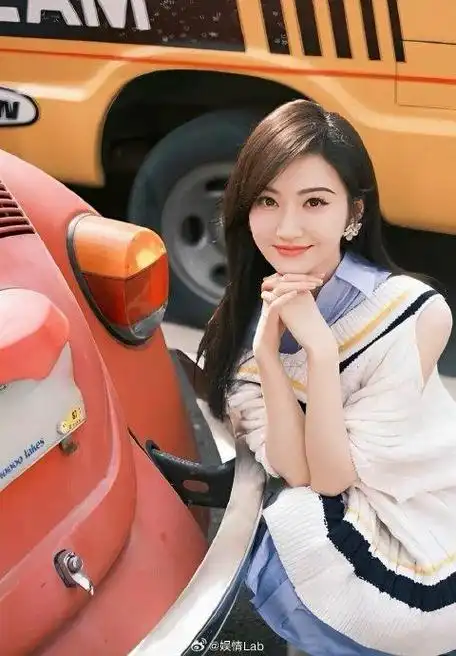 丨漂亮姐姐@景甜 原来喜欢五颜六色的东西……|景甜|衣服|四海_新浪