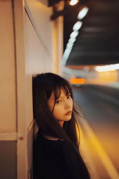 不吃香菜ls的写真摄影作品《隧道拍照#武汉约拍》