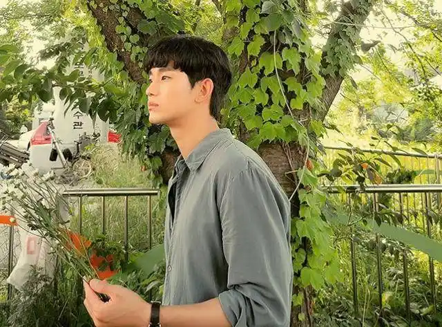 金秀贤自嘲:"我是名副其实的学渣"_因为_太阳_形象